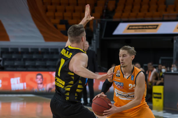 她的一路高 她的一路高